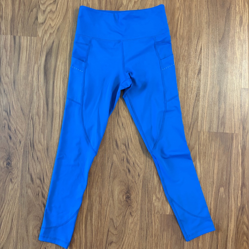 Zyia like new light n tight with pockets.